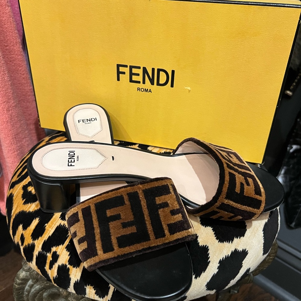 Women’s Fendi logo print Zucca velvet block heel slide mule 39 9